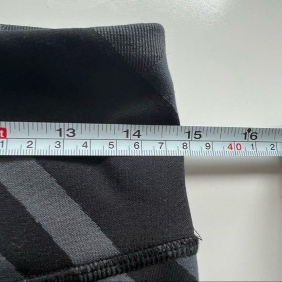 Brooks Black and Gray/ Black Jacquard Formation Cropped Leggings - M - Picture 7 of 8